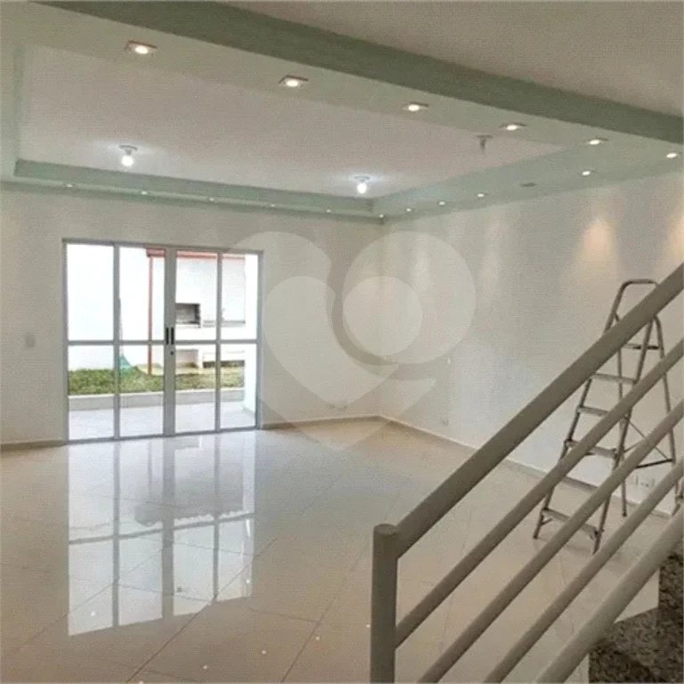 Casa á venda com 230m², 4 dorms, 2 suítes e 4 vagas na Vila Clementino. Estuda permuta.