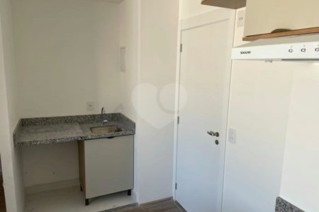 Apartamento mobiliado, novo, com 38m útil, ótima localização REF:903711