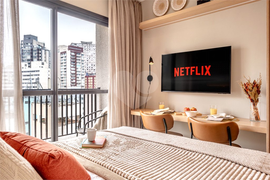 Studio à venda – 20 m² | Mobiliado | Bela Vista | Andar alto com varanda