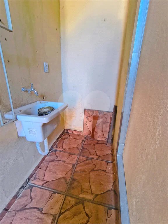 Casa Térrea para Venda – Bairro Vila Avaí, Indaiatuba - com 02 quartos- 01 banheiro-sala -cozinha-quintal e garagem 0 1carro