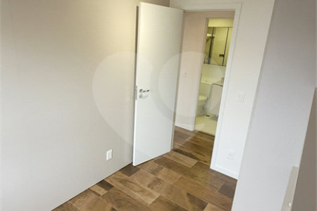Apartamento de 2 quartos mobiliado à venda no Paraíso