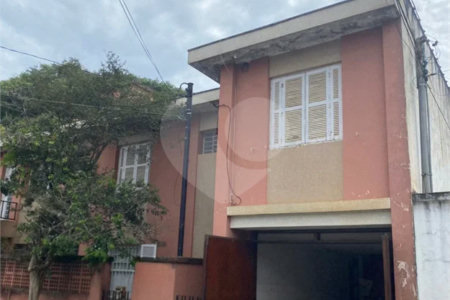 Sobrado á venda em Moema de 280m² com 3 vagas 3 dormitórios e 5 banheiros