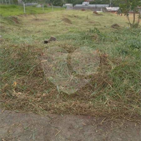 Terreno em Atibaia com 990 metros, pronto para construir, topografia declive, aceita financiamento
