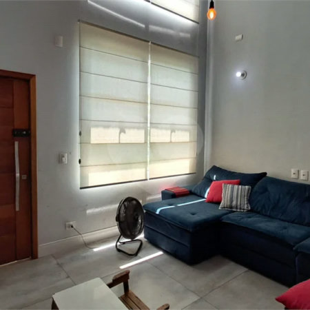 Casa à Venda no Golden Park – 4 Quartos, Churrasqueira e Piscina!
