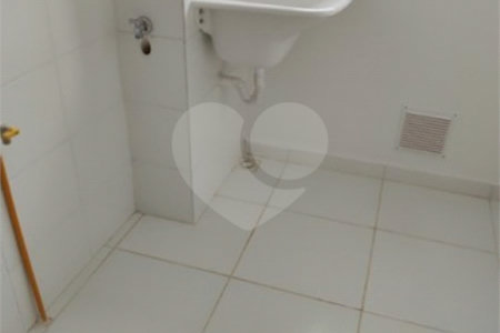 Apartamento no Condomínio Parque dos Manacás.