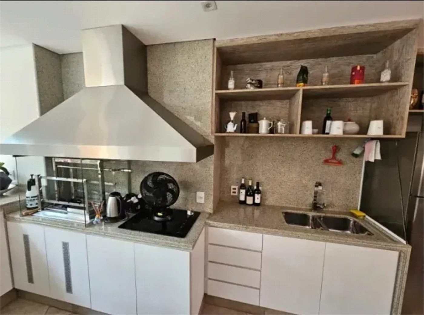 Linda casa em condomínio fechado – conforto, espaço e sofisticação!