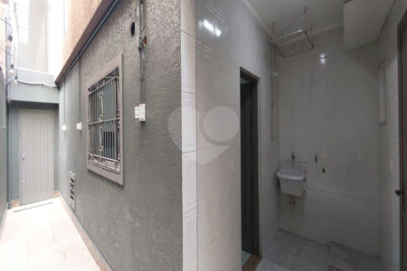 Casa Sobrado à venda de 4 dormitórios sendo 1 suíte e 2 vagas na Saúde