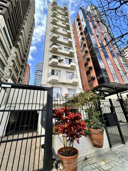 Apartamento Reformado com 1 dormitório, 1 vaga de garagem em Santa Cecília.