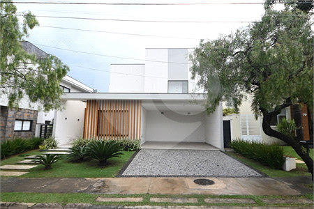 Indaiatuba - SP - Condomínio Helvetia Park - 490 m² Terreno - Sobrado com 307 m² de Área Construída - Escritório com móveis planejados - Sala de estar e jantar ampla e integradas - Cozinha planejada completa, com eletrodomésticos (cooktop, forno, coifa, geladeira, microondas) - Lavanderia