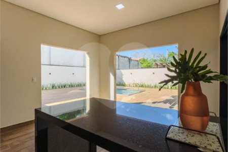 Indaiatuba - Condomínio Milano - Sobrado - 350 m² de terreno - 240 m² de área construída - 4 vagas de garagem, sendo 2 cobertas - Salas de estar e jantar integradas - 3 suítes com closet e varanda no pavimento superior - Escritório no térreo - Espaço gourmet com churrasqueira - Banheiro externo