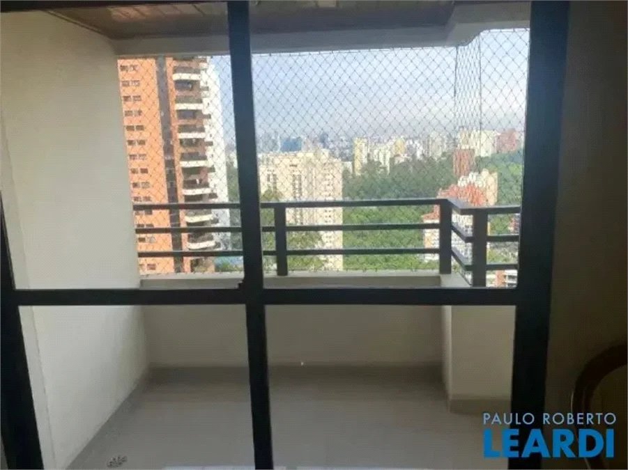 Apartamento à venda com 3 quartos, sendo 1 suíte,  em Morumbi, São Paulo, SP