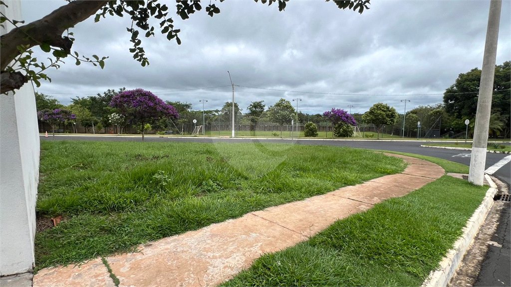 Lote de esquina à venda no Condomínio Faixa Azul