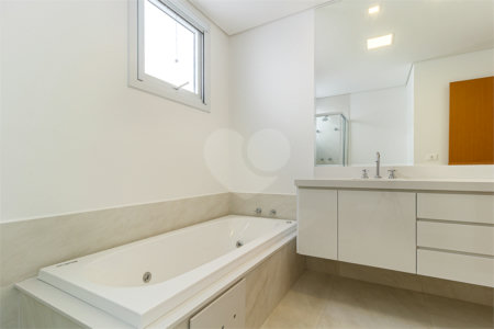 Casa à venda com 4 suítes no condomínio Villagio Quadrifolio, São Paulo - SP