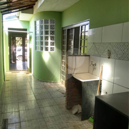 Casa térrea no Loteamento Habitacional São Carlos 1, sendo 3 Dormitórios e 1 suíte
