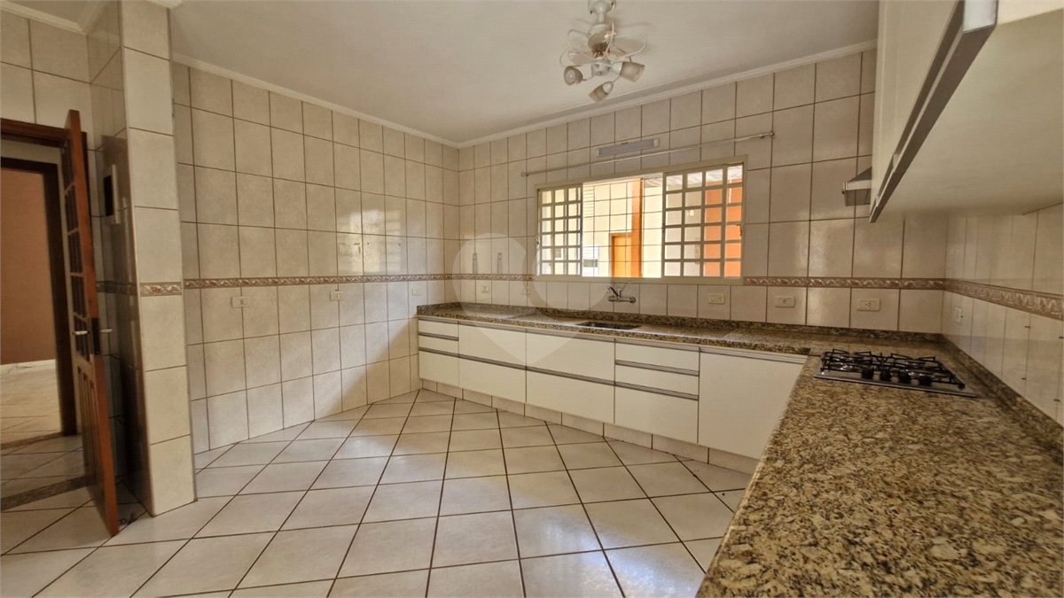 Casa sofisticada à venda em bairro nobre de Atibaia | 3 dormitórios | 408 m²