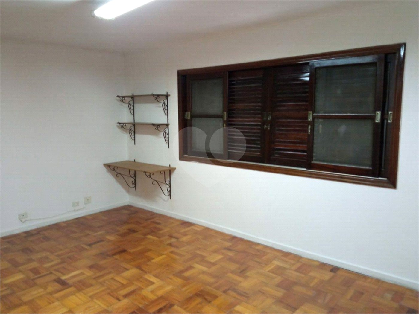 Excelente Sobrado com 04 suítes. Venha fazer uma visita.