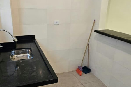 Apartamento de 01 Dormitório na Vila Caiçara — 200 m do Mar