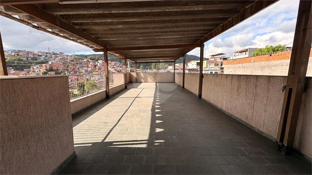 : Sobrado Amplo com Salão Comercial na Brasilândia – Pronto para o seu Negócio!