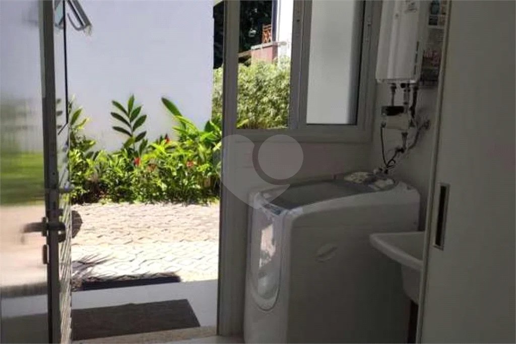 Maravilhosa Casa em Condomínio com 4 Suítes na Praia de Juquehy!!!