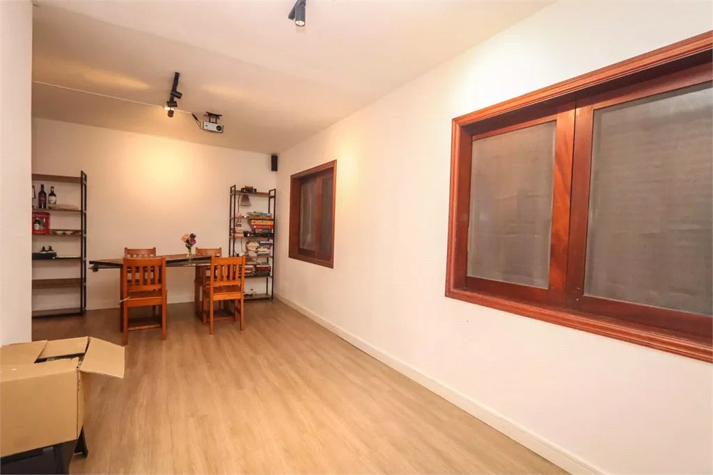 Sobrado à venda com 5 quartos, sendo 1 suíte, em Vila Sônia, São Paulo, SP