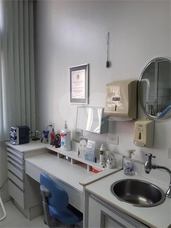 Sala com consultório odontológico à venda na Liberdade