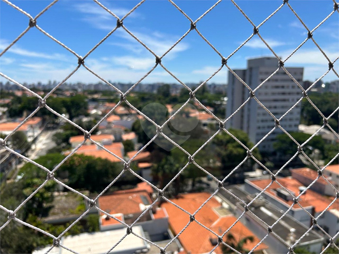 Onde o sossego encontra a praticidade: Seu novo refúgio no Planalto Paulista!Andar alto,vista privilegiada, 2 dormitorios,1 sala,cozinha e banheiro,SEM VAGA.