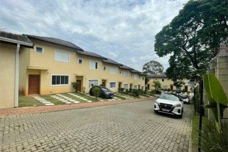 Casa à venda com 2 suítes no condomínio Cotia, Cotia - SP