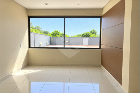 Cobertura de 255 m² com 3 dormitórios, 1 suíte, cozinha planejada, 2 vagas e área gourmet com churrasqueira.