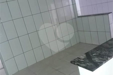 Casa térrea com 2 dormitórios.