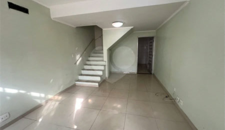 Casa 2 dormitórios na Vila Santa Catarina