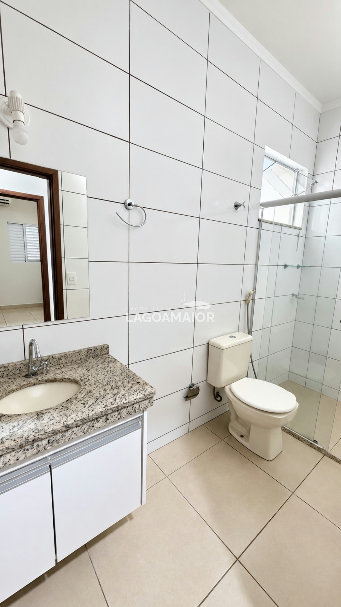 Casa para alugar com 3 quartos, sendo 1 suíte, no condomínio Recanto das Palmeiras, Três Lagoas - MS