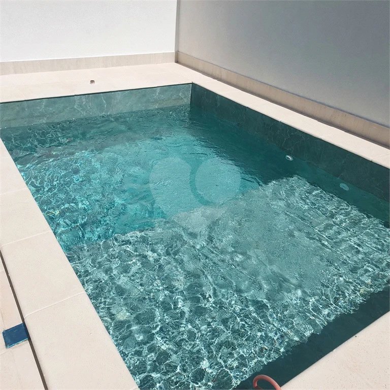 Sobrado recém-construído com 3 dormitórios em condomínio fechado em Piracicaba-SP.