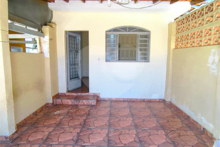 Casa Térrea para Venda – Bairro Vila Avaí, Indaiatuba - com 02 quartos- 01 banheiro-sala -cozinha-quintal e garagem 0 1carro