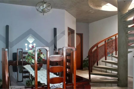 Casa com 250m² , 3 quartos, sendo 1 suíte , 3 vagas , à venda no Jd. Ana Maria - Santo André