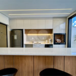 Indaiatuba - Sp - Condominio Maria Candida - R$ 2.250.000,00 - 3 suítes, sendo 1 master com closet e banheiro com duas cubas e dois chuveiros - Escritório - Piscina em Alvenaria aquecida e Hidro com Iluminação - Ar Condicionado instalado em todos os quartos, escritorio, sala e area gourmet