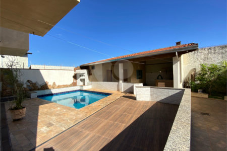 Casa/sobrado para venda com piscina no Santa Felícia Jardim