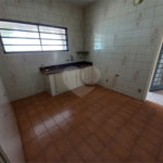 Casa Térrea com 3 dormitórios, sendo 1 suíte.