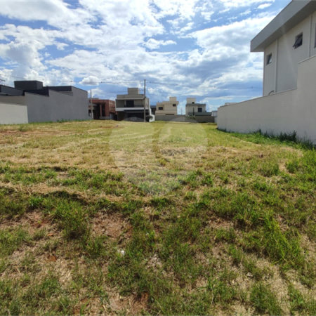 Lote à Venda em São Carlos, no Condomínio Villeneuve I