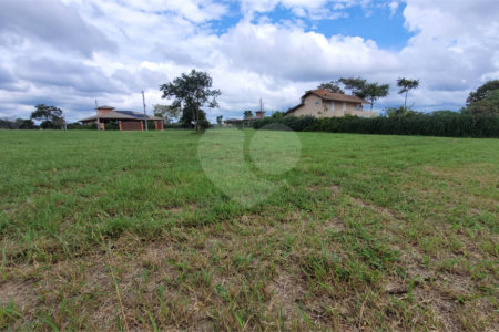 Loteamento no Condomínio Vila Pinhal do Broa