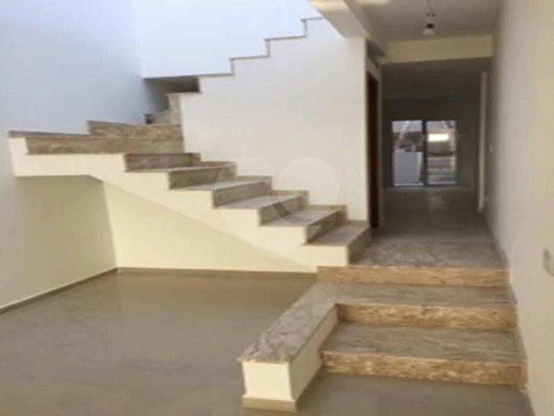 Sobrado novo nunca habitado.