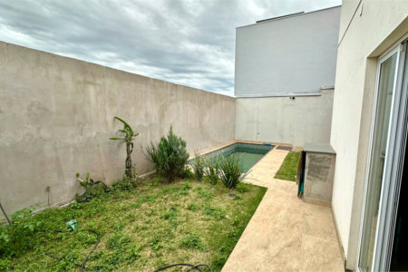 Sobrado a venda com 3 dormitorios sendo 1 suite com closet e varanda no bairro Arcoville