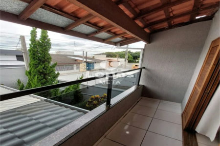 Sobrado á venda no bairro Vila Branca em Jacareí