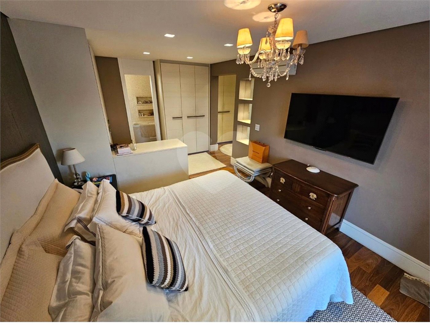 Apartamento mobiliado alto padrão, para venda ou locação, com 4 suítes e 4 vagas, em condomínio-clube no Ipiranga!