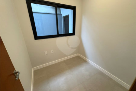 Casa á venda no condomínio Damha IV