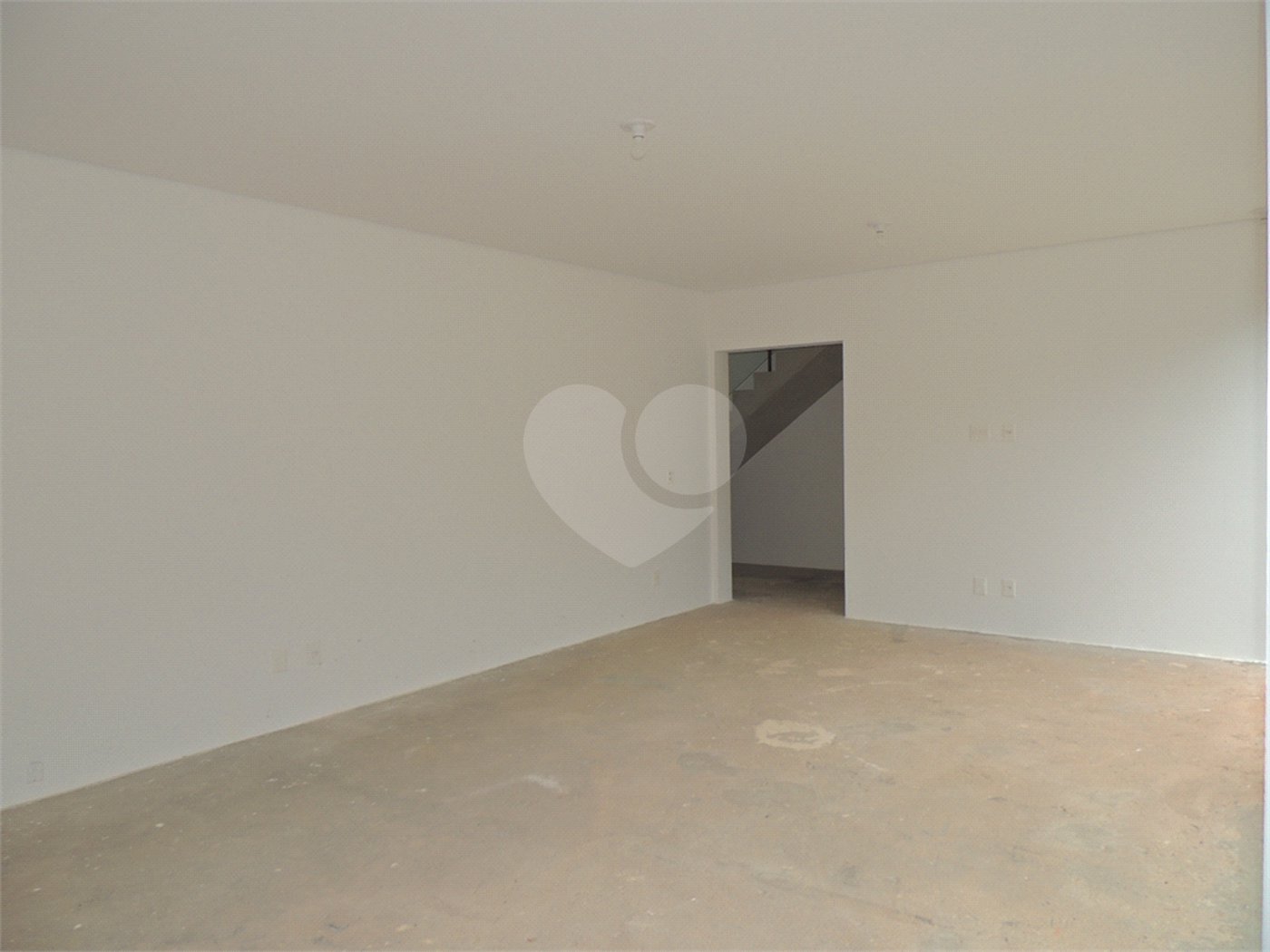 Casa à venda com 3 suítes no condomínio Jardim Flora, São Paulo - SP