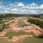 Terrenos a partir 300 metros em condomínio fechado e pronto para construir, aceita financiamento