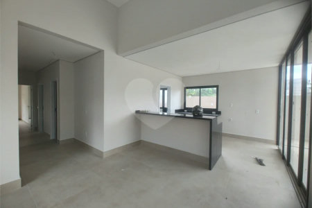 Casa exclusiva em Atibaia de alto padrão com 3 suítes, piscina, espaço gourmet, condomínio fechado, aceita financiamento