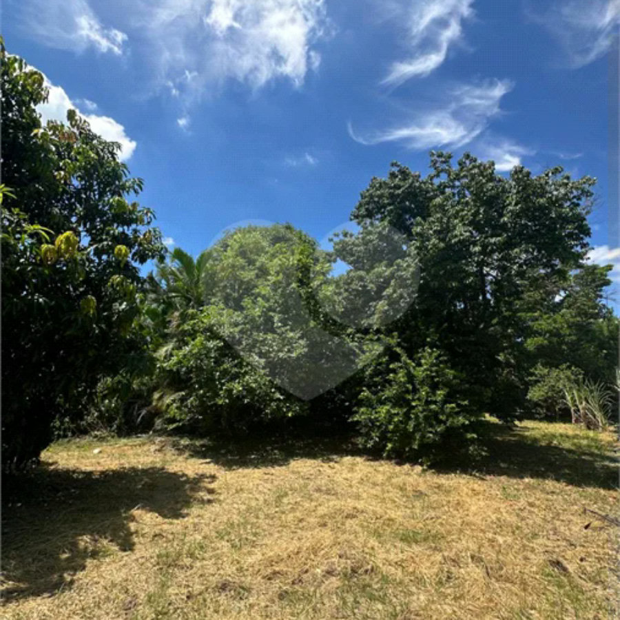 Excelente oportunidade no condomínio Vale das Laranjeiras, em Indaiatuba/SP. - R$ 1.850.000,00 - Terreno de 3.000 m²), com frente de 50 metros, proporcionando diversas possibilidades de projeto. O lote possui ótima localização dentro do condomínio, rodeado de natureza e com fácil acesso