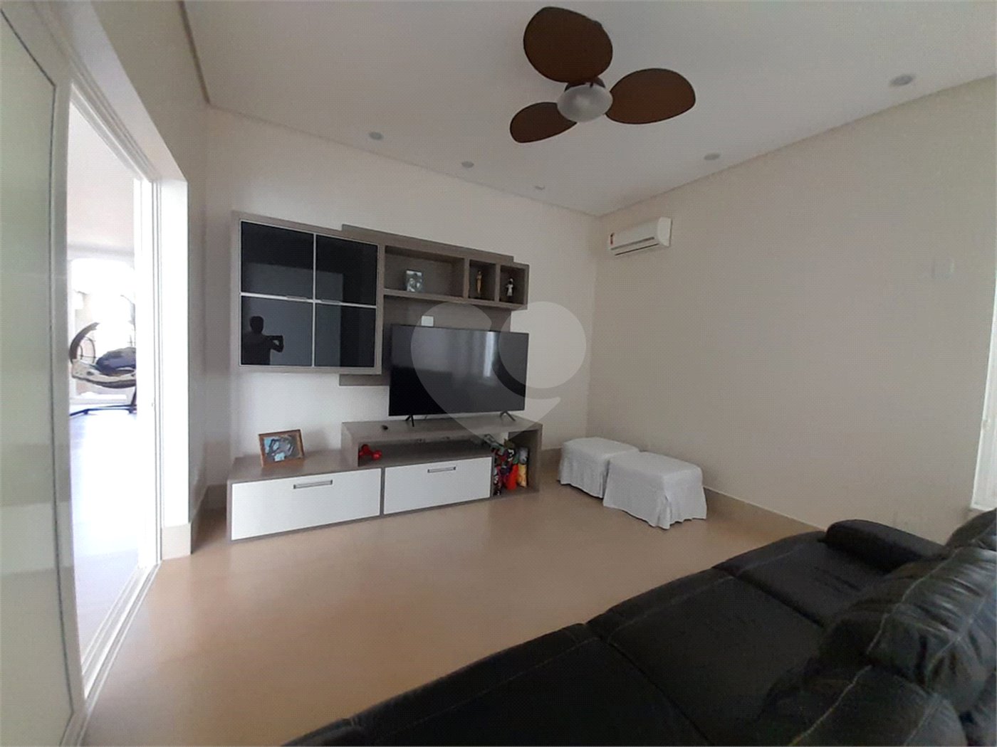 Casa à Venda no Condomínio Damha III – Elegância e Conforto para sua Família