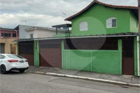 Sobrado espaçoso em São Miguel Paulista com 5 dormitórios e 5 vagas.
